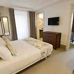 Aqueduct Boutique מלון 3*