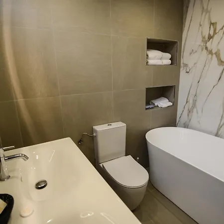 Aqueduct Boutique * Victoria