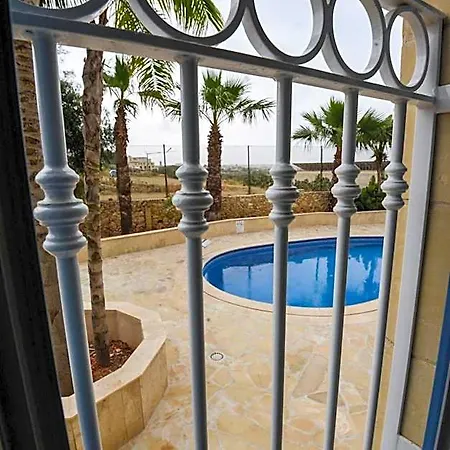 Aqueduct Boutique B&B מלון 3*